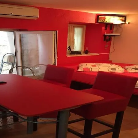 Elena St - A2 Red * Split